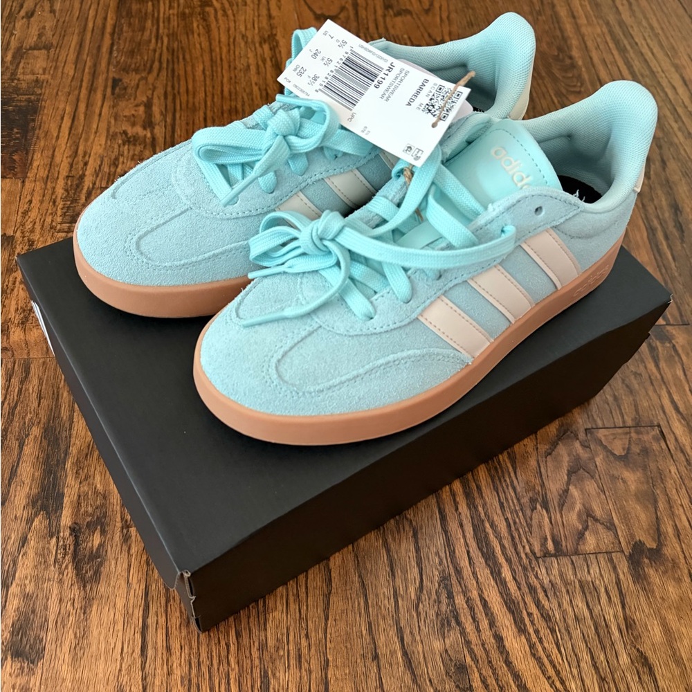 adidas Barreda Sneakers in Aqua with Gum Sole sz 7